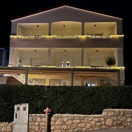 Apartmani Tomeri Starigrad Paklenica Bagian luar foto