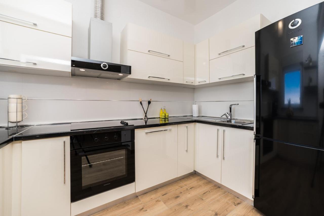 Apartmani Tomeri Starigrad Paklenica Bagian luar foto