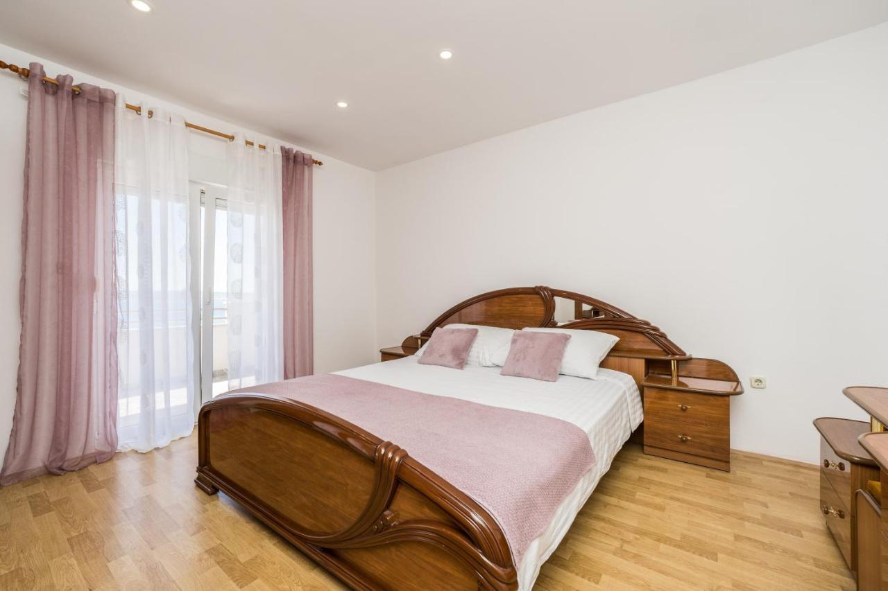 Apartmani Tomeri Starigrad Paklenica Bagian luar foto