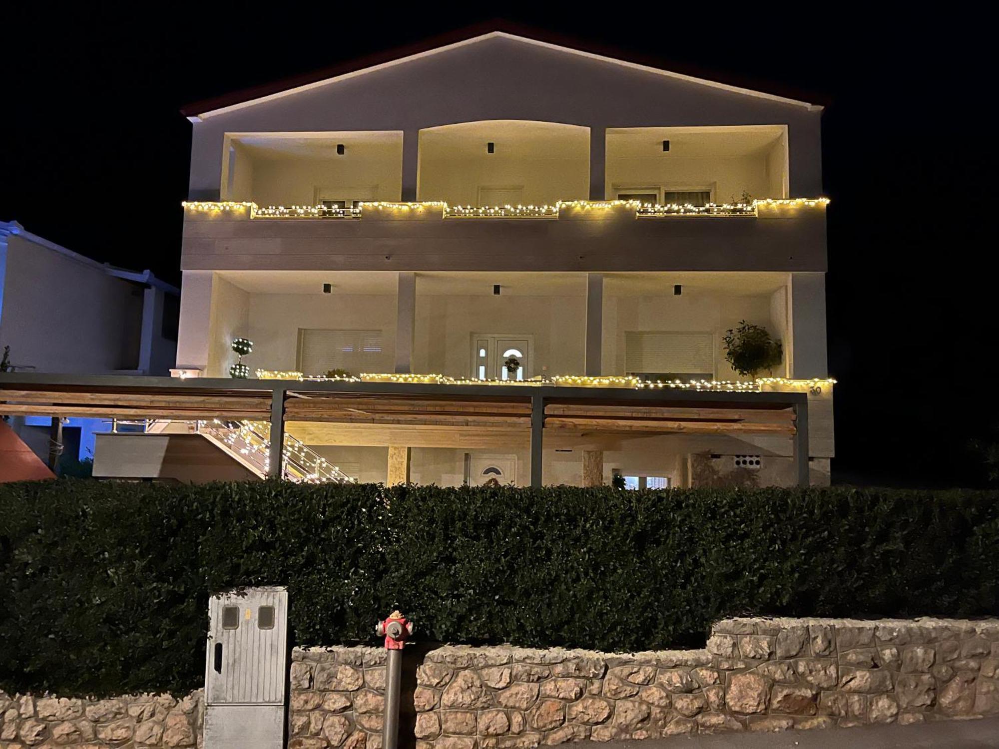 Apartmani Tomeri Starigrad Paklenica Bagian luar foto
