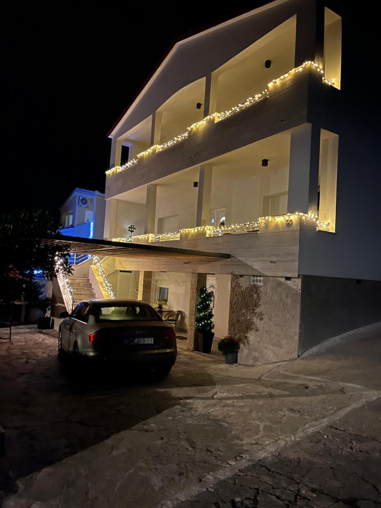 Apartmani Tomeri Starigrad Paklenica Bagian luar foto