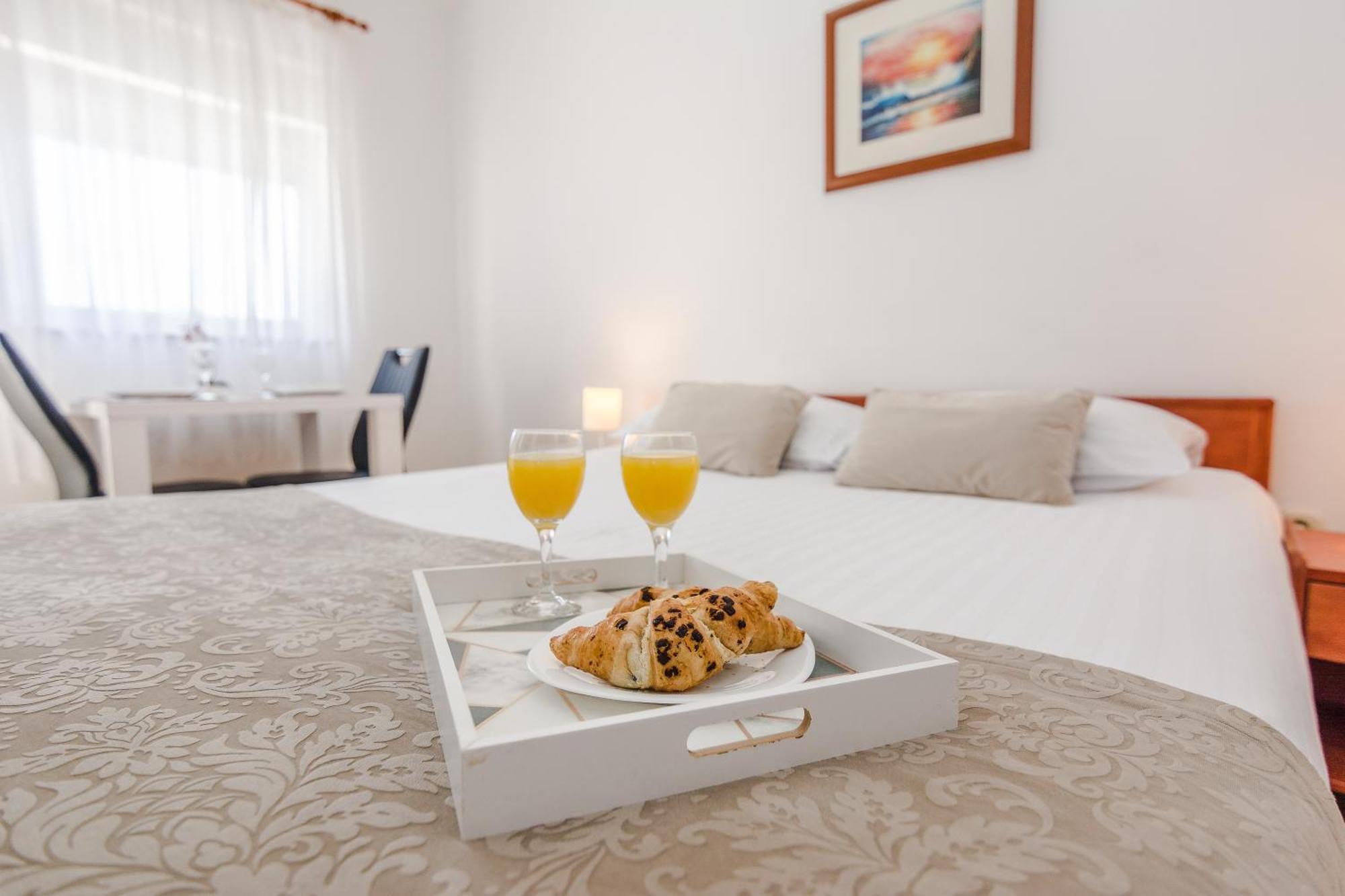 Apartmani Tomeri Starigrad Paklenica Bagian luar foto