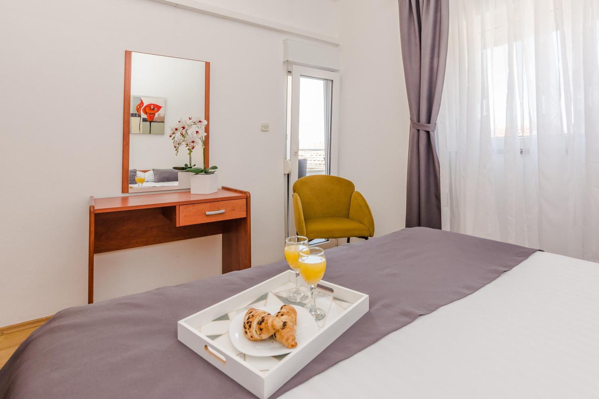 Apartmani Tomeri Starigrad Paklenica Bagian luar foto
